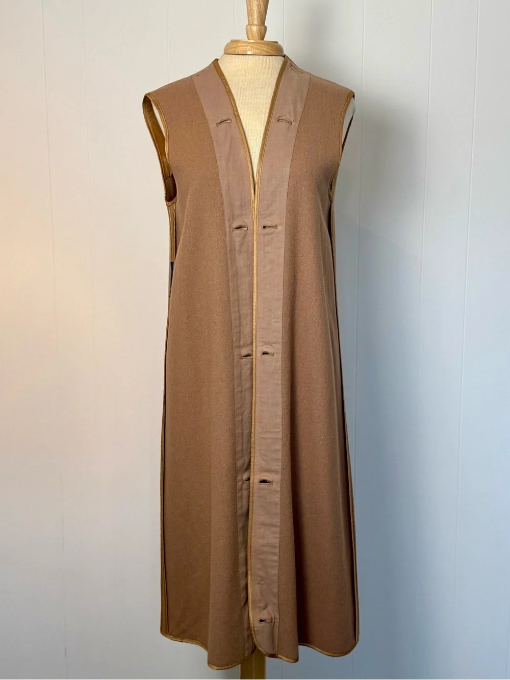 Classic Tan Double-Breasted Burberrys Trench Coat With Detachable Wool Lining - Picture 8 of 16
